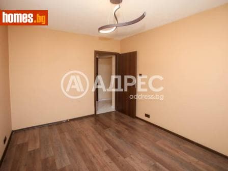 Тристаен, 77m²