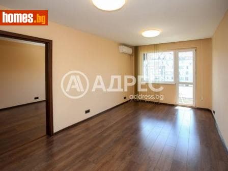 Тристаен, 77m²