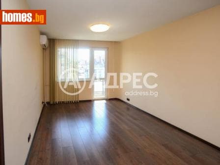 Тристаен, 77m²