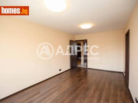 Тристаен, 77m²