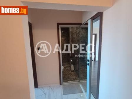 Тристаен, 77m²