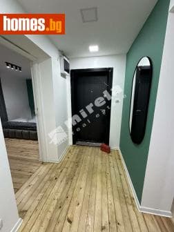 Тристаен, 63m²