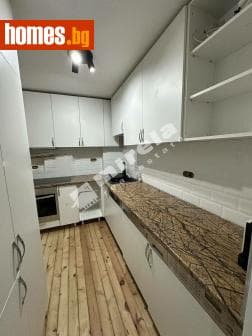 Тристаен, 63m²