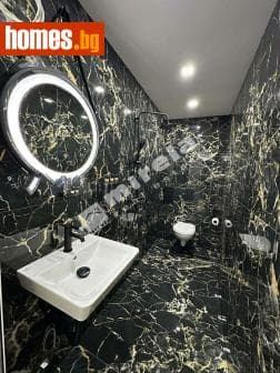 Тристаен, 63m²