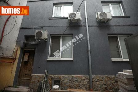 Тристаен, 63m²