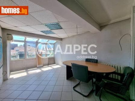 Тристаен, 81m²