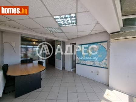 Тристаен, 81m²