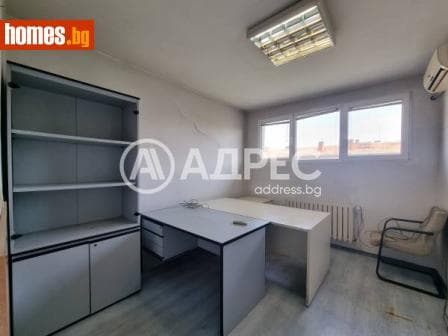 Тристаен, 81m²