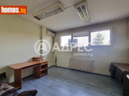 Тристаен, 81m²