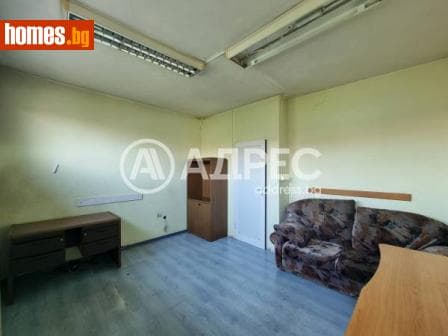Тристаен, 81m²