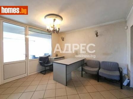 Тристаен, 81m²
