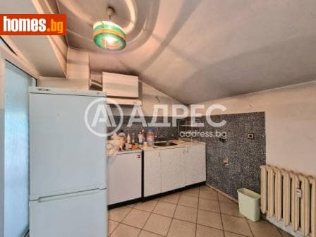 Тристаен, 81m²