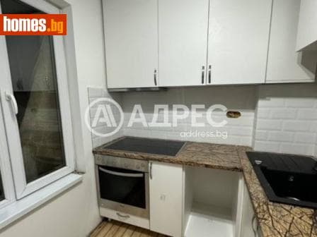 Тристаен, 65m²