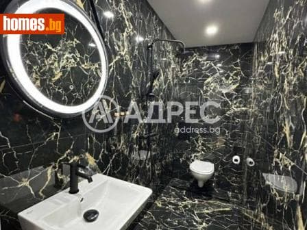 Тристаен, 65m²