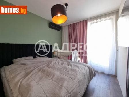 Тристаен, 106m²