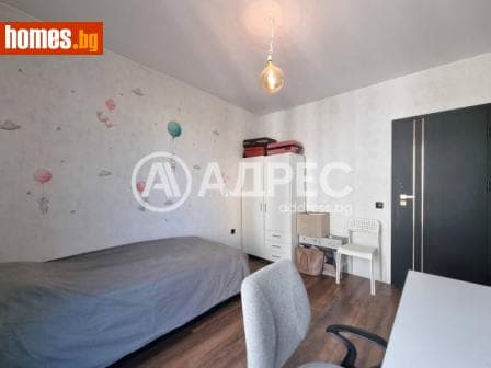 Тристаен, 106m²