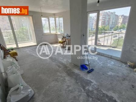 Тристаен, 121m²