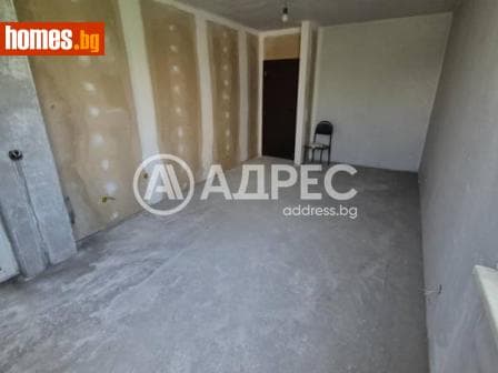 Тристаен, 121m²