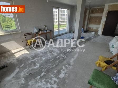 Тристаен, 121m²