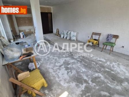 Тристаен, 121m²
