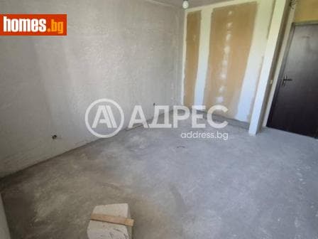 Тристаен, 121m²