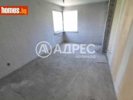 Тристаен, 121m²