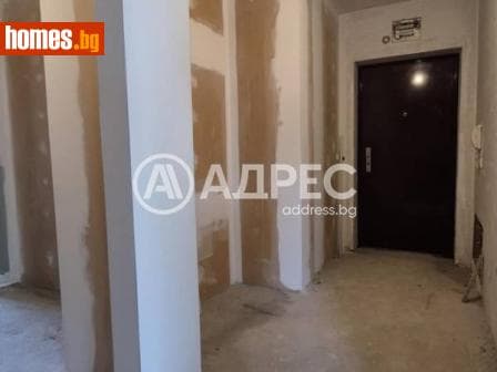 Тристаен, 121m²