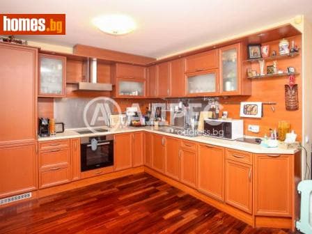 Тристаен, 95m²