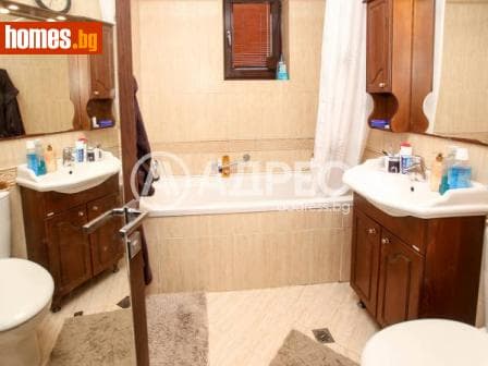 Тристаен, 95m²