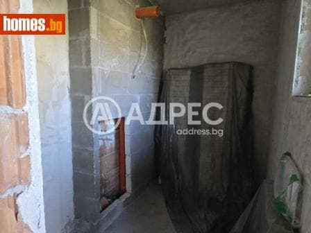 Тристаен, 120m²