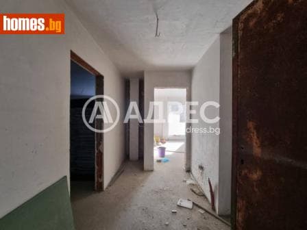 Тристаен, 110m²