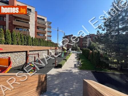 Тристаен, 128m²