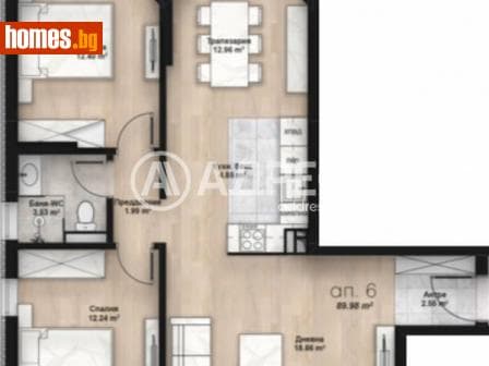 Тристаен, 102m²