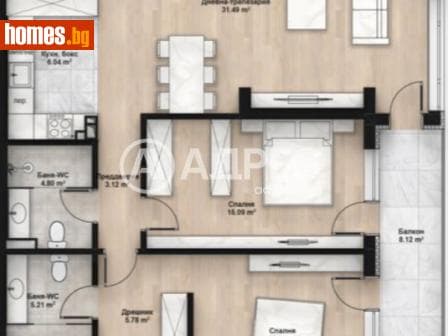 Тристаен, 122m²