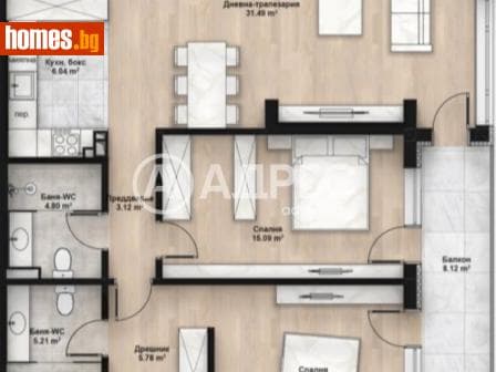 Тристаен, 122m²