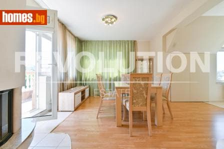 Тристаен, 113m²