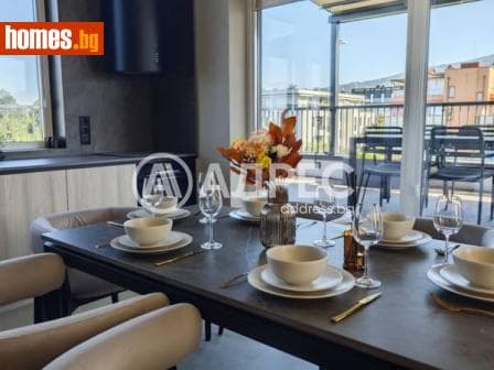 Тристаен, 91m²
