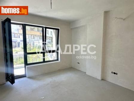 Тристаен, 112m²