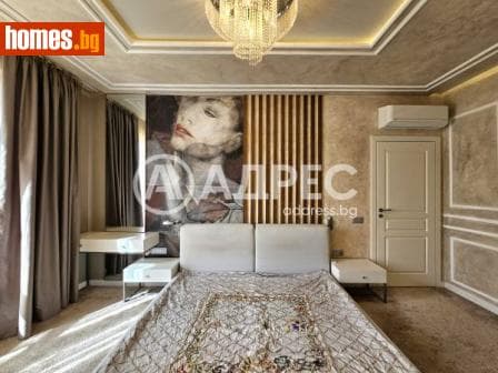Тристаен, 125m²