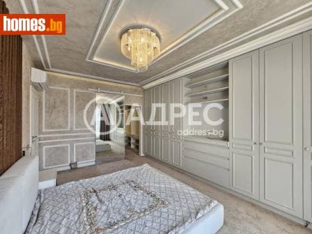Тристаен, 125m²