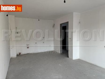 Тристаен, 90m²