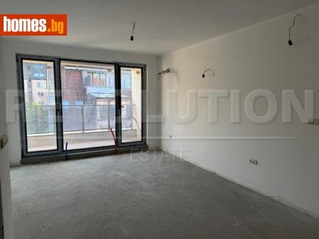 Тристаен, 90m²