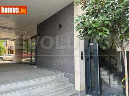 Тристаен, 90m²