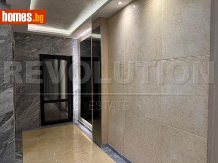 Тристаен, 90m²