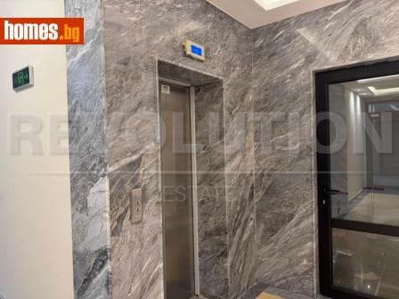 Тристаен, 90m²