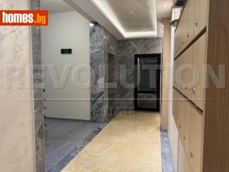 Тристаен, 90m²