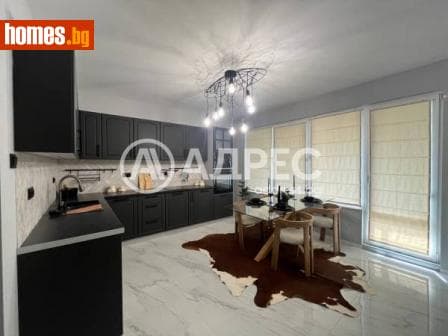 Тристаен, 80m²