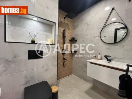 Тристаен, 80m²