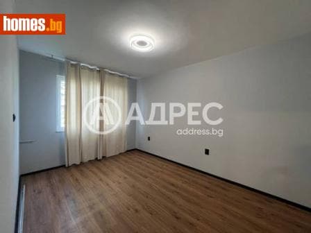 Тристаен, 80m²