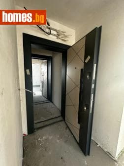 Тристаен, 95m²
